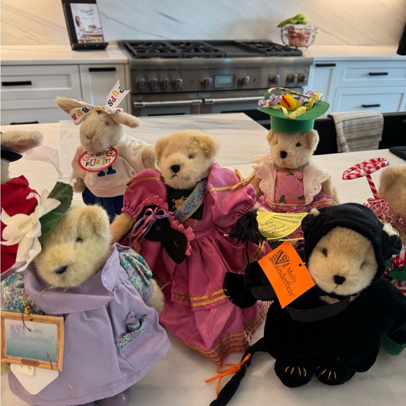 Muffy VanderBear and Hoppy VanderHare stuffed animals - Picture 3 of 9